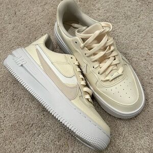 Nike women’s air force 1 ‘07 True Nature sneakers size 7.5